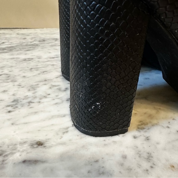 Boohoo Snakeprint Pointy Chunky Heel Booties - Picture 8 of 8